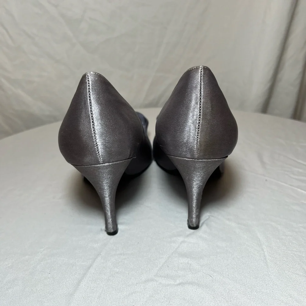 Nina Fulvia Women's Light Pewter Satin Ruffle Peep Toe Pump Heels - US 7.5 EUC
